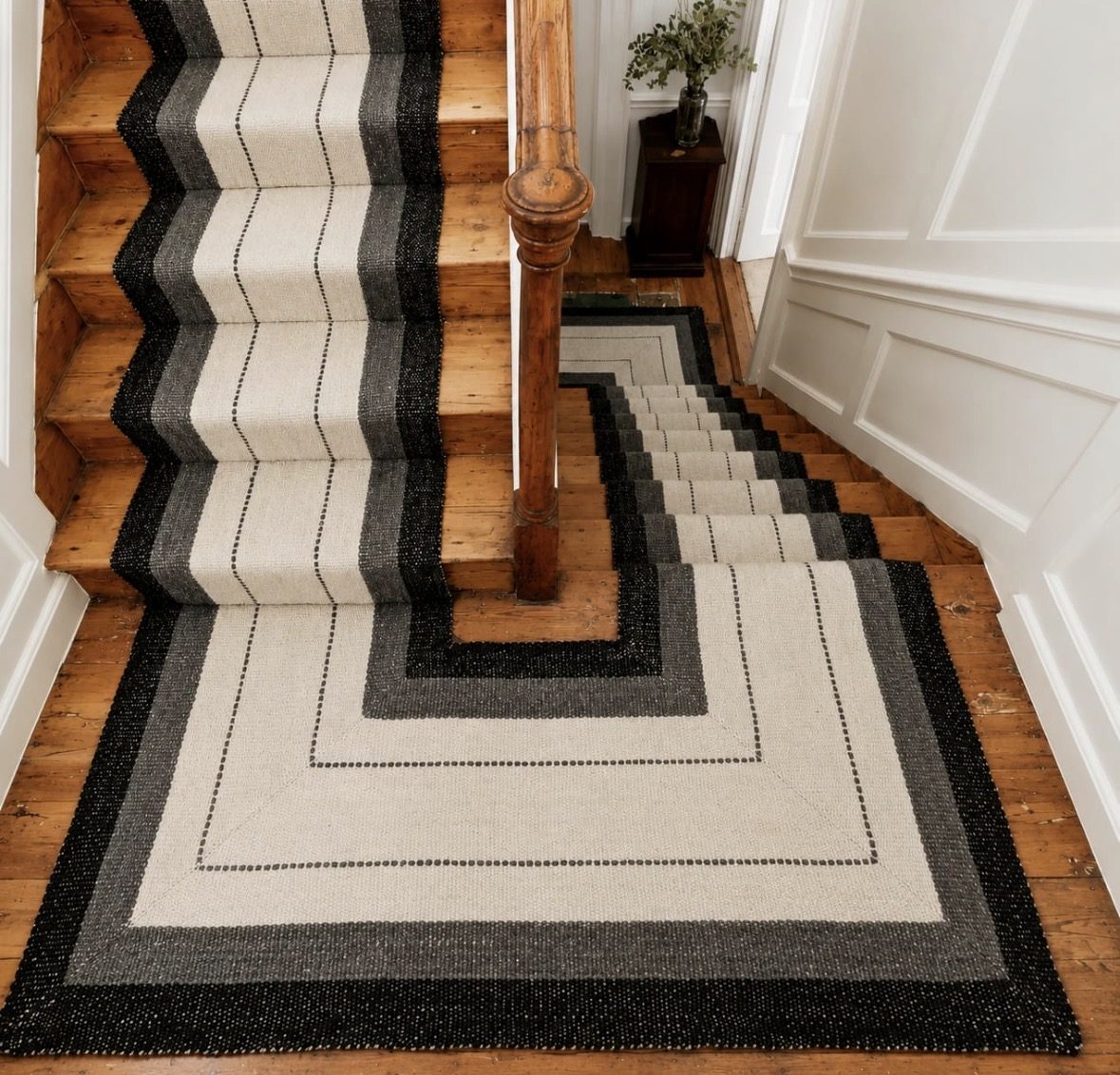 Cream & black, border stripe